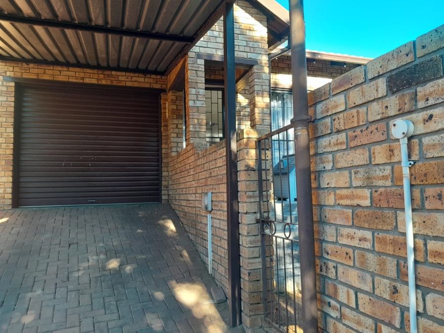 3 Bedroom Property for Sale in Safari Gardens North West